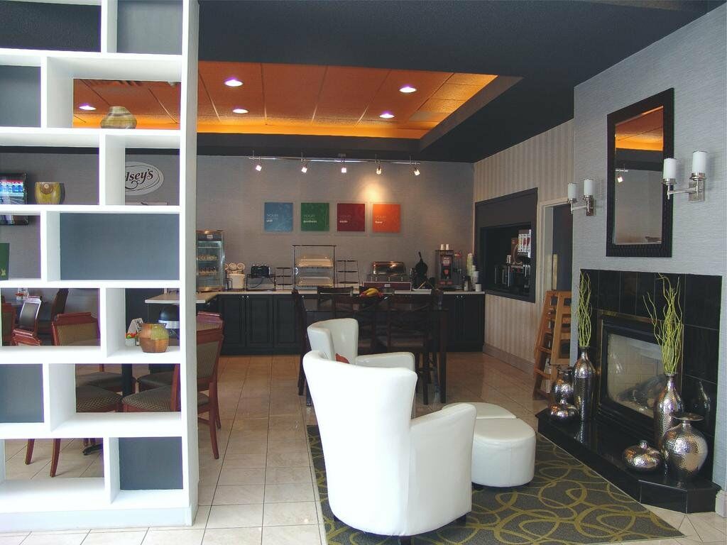 彼得伯勒康福特套房酒店 外观 照片